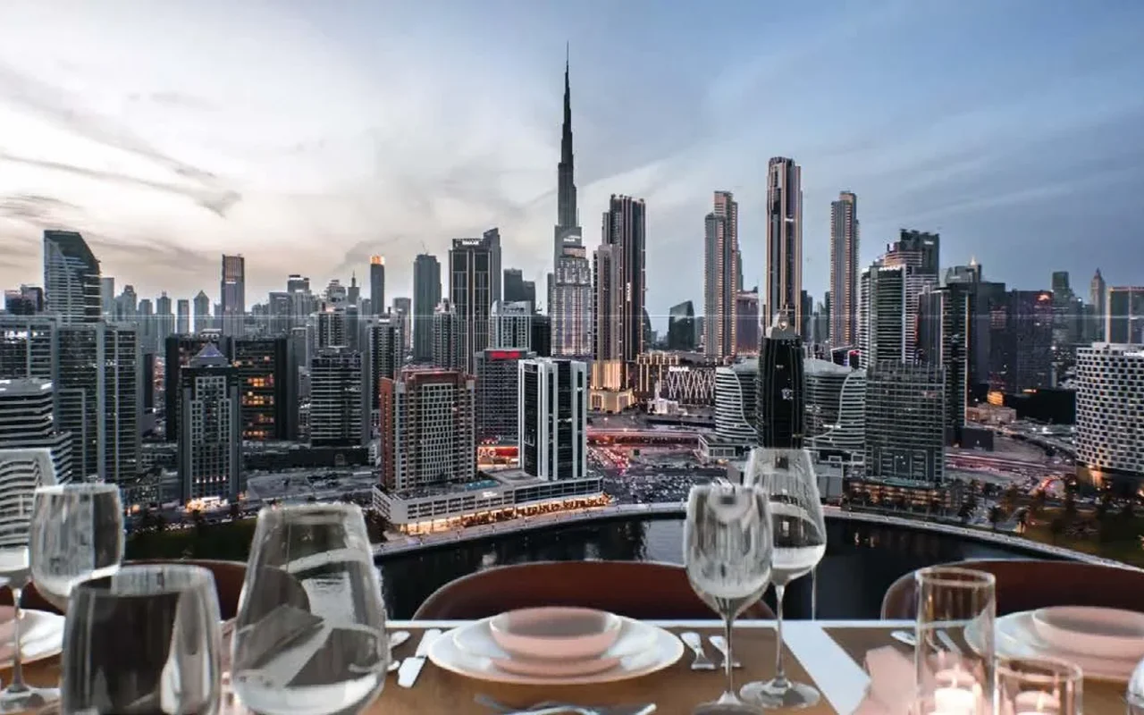 Apartment 6 bedrooms 975 m² Dubai, United Arab Emirates — 2